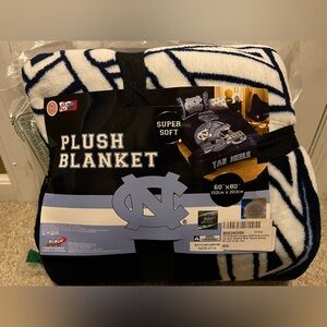 Northwest NC Tar Heels Plush Blanket New